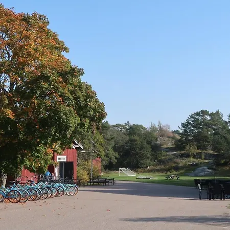 Kasarmihotelli * Oeroe